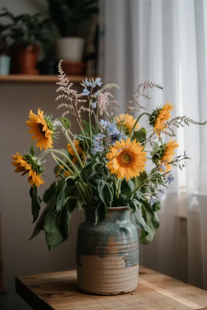 Buntes Arrangement mit unterschiedlichen Formen und Größen, das eine harmonische Ästhetik und faszinierende visuelle Dimensionen präsentiert.