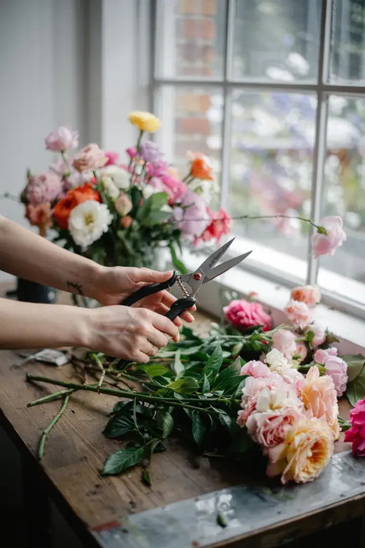 Ein engagiertes Team bietet erstklassige Unterstützung in der Gesundheitsbranche, optimiert Abläufe für höchste Effizienz und herausragende Pflegequalität.