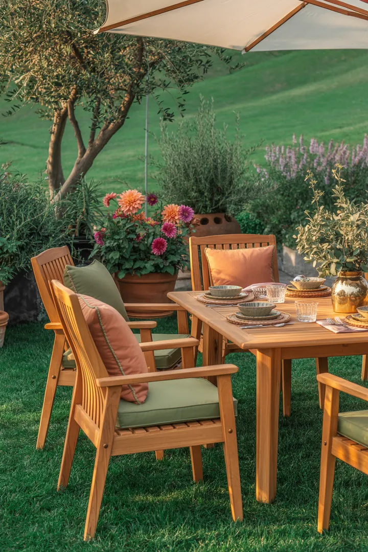 Elegante Sitzmöbel für den Außenbereich, die stilvolle Akzente setzen und eine einladende Atmosphäre im Garten schaffen. Ideal für moderne Terrassen.