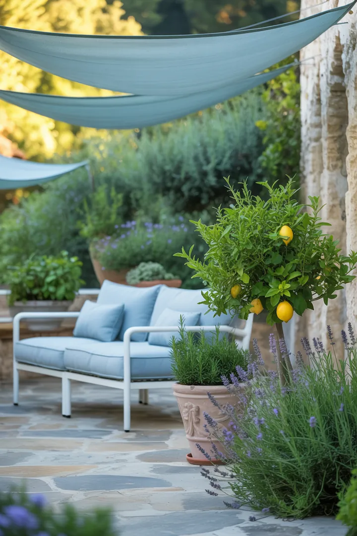 Entspannte Sitzgelegenheit im Freien mit stilvollen Relaxmöbeln, ideal für Garten und Terrasse, perfekt für gesellige Stunden in der Rattanlounge.